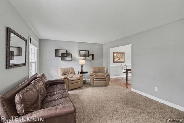 1934 Pelican Court, Troy, MI 48084