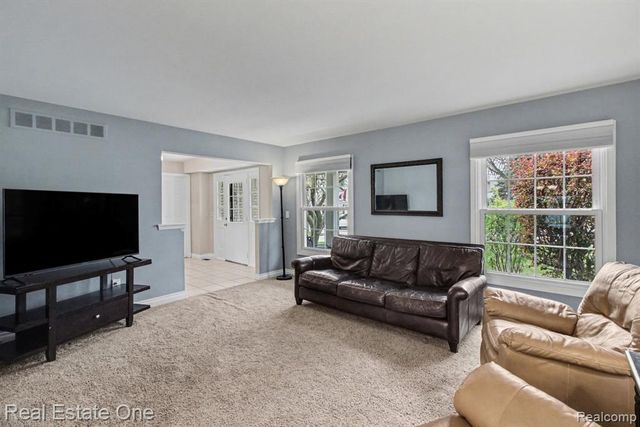 1934 Pelican Court, Troy, MI 48084