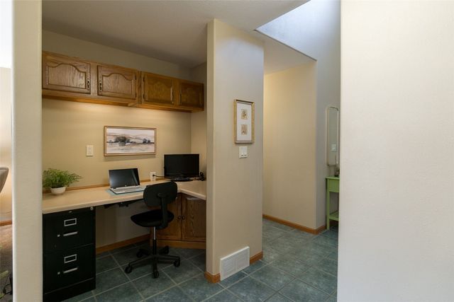 214 Donald Dr, Alburnett, IA 52202