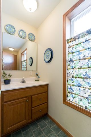 214 Donald Dr, Alburnett, IA 52202