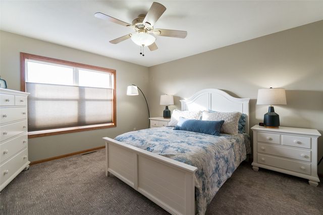 214 Donald Dr, Alburnett, IA 52202