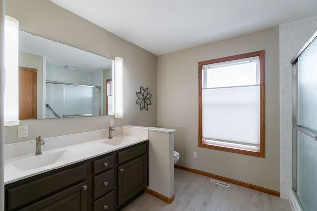 214 Donald Dr, Alburnett, IA 52202