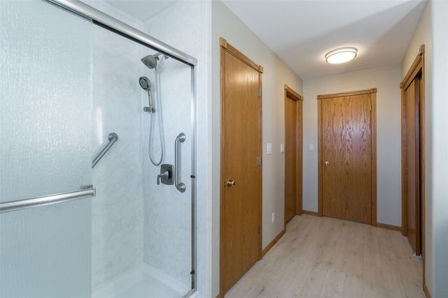 214 Donald Dr, Alburnett, IA 52202