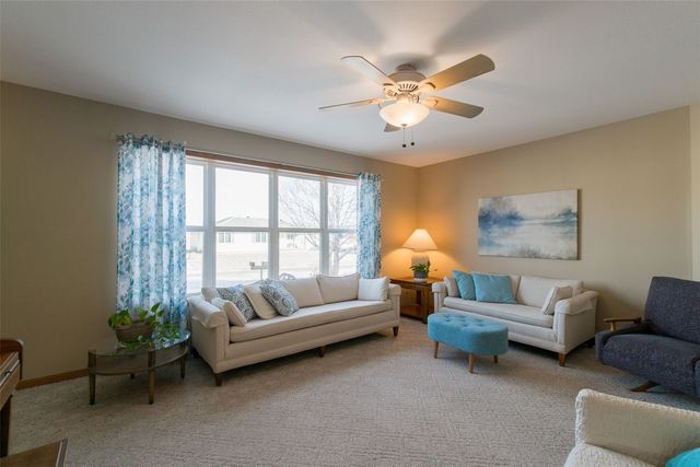 214 Donald Dr, Alburnett, IA 52202