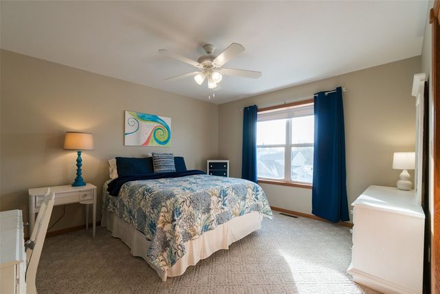 214 Donald Dr, Alburnett, IA 52202
