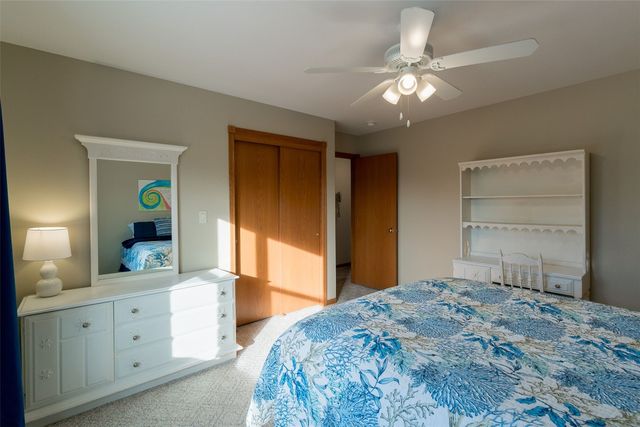 214 Donald Dr, Alburnett, IA 52202