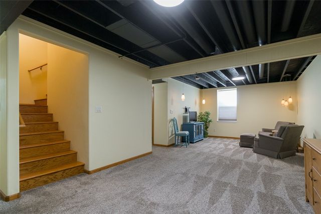 214 Donald Dr, Alburnett, IA 52202