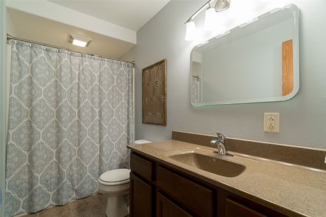 214 Donald Dr, Alburnett, IA 52202