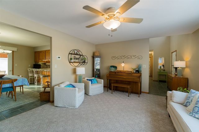 214 Donald Dr, Alburnett, IA 52202