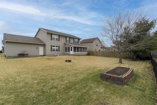 214 Donald Dr, Alburnett, IA 52202