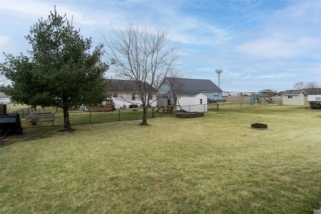 214 Donald Dr, Alburnett, IA 52202