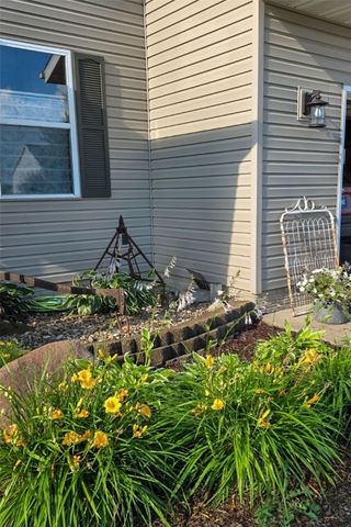 214 Donald Dr, Alburnett, IA 52202