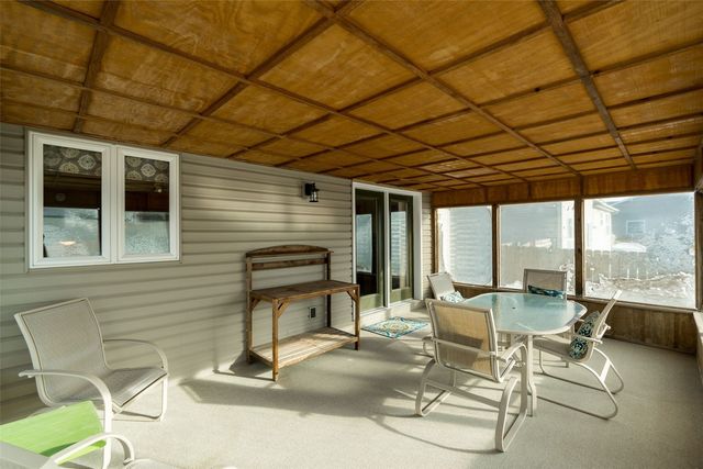214 Donald Dr, Alburnett, IA 52202