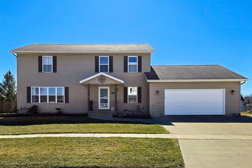 214 Donald Dr, Alburnett, IA 52202
