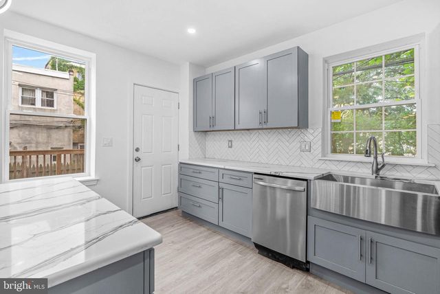 10 W POMONA ST, Philadelphia, PA 19144