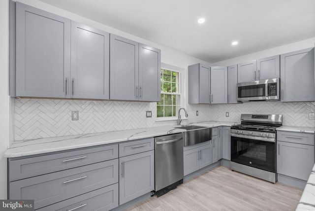 10 W POMONA ST, Philadelphia, PA 19144