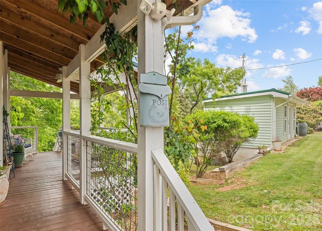 17 King Drive, Leicester, NC 28748