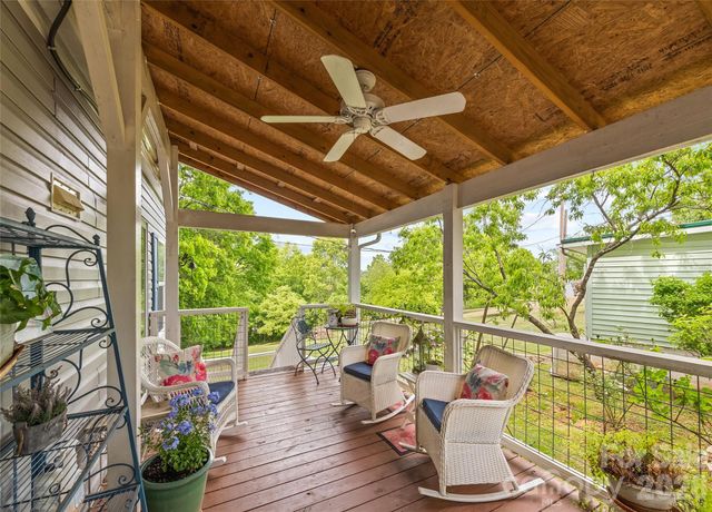 17 King Drive, Leicester, NC 28748