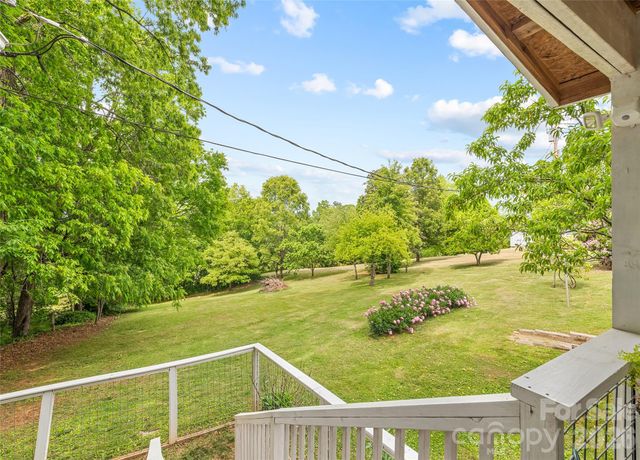 17 King Drive, Leicester, NC 28748