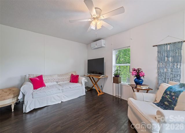 17 King Drive, Leicester, NC 28748