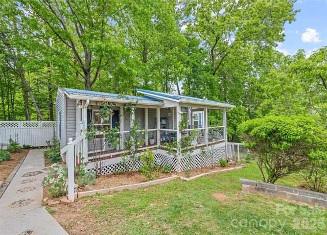 17 King Drive, Leicester, NC 28748