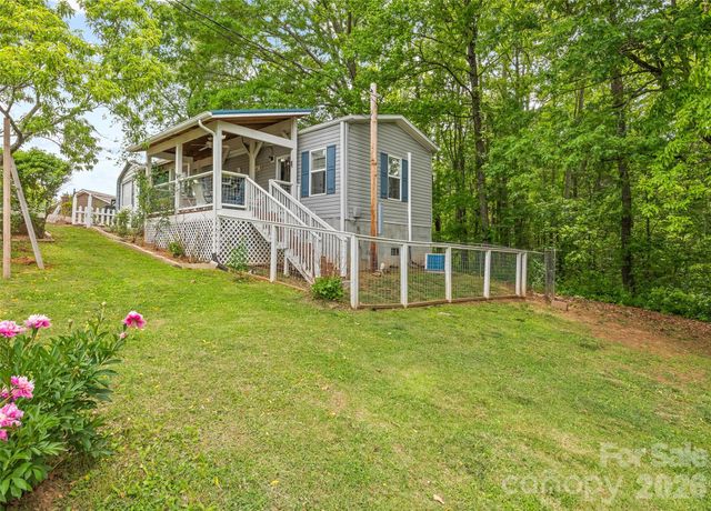 17 King Drive, Leicester, NC 28748