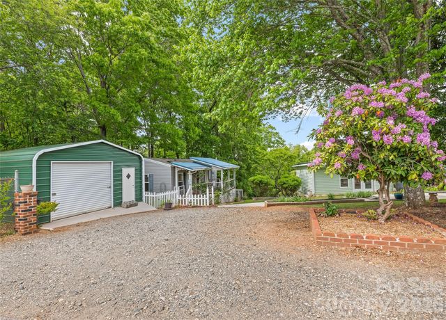 17 King Drive, Leicester, NC 28748