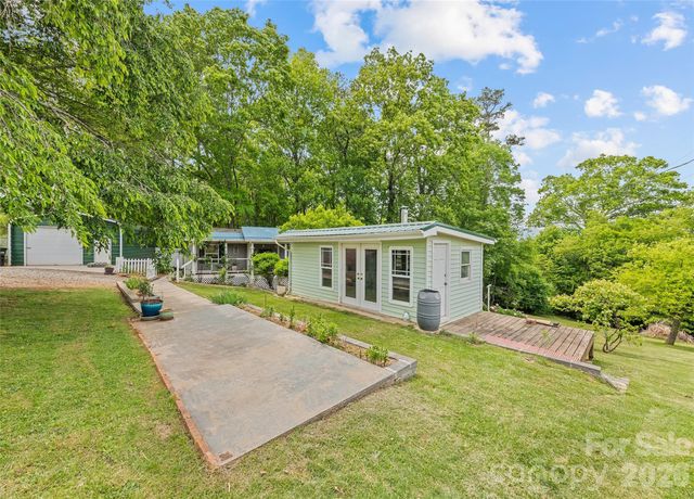 17 King Drive, Leicester, NC 28748