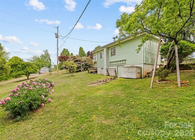 17 King Drive, Leicester, NC 28748