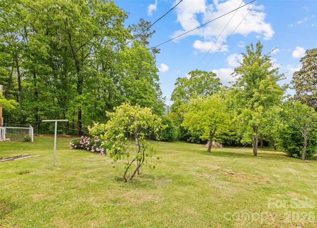 17 King Drive, Leicester, NC 28748