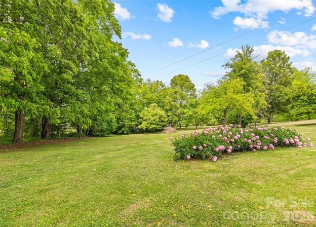17 King Drive, Leicester, NC 28748