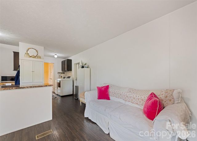 17 King Drive, Leicester, NC 28748