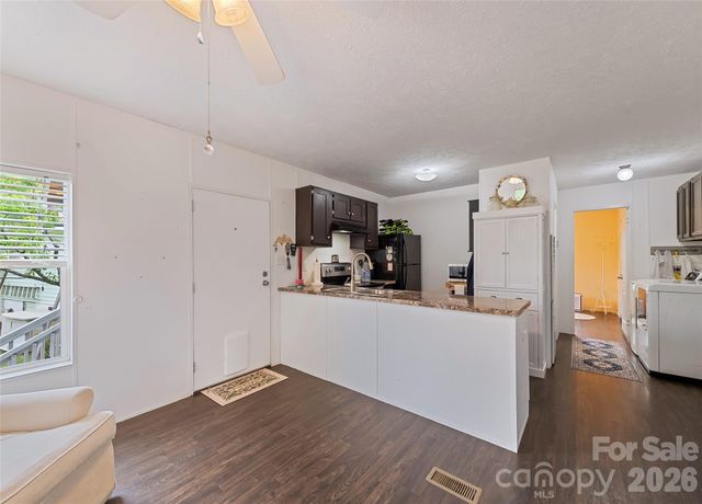 17 King Drive, Leicester, NC 28748