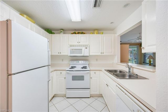 2555 Aspen Creek LN 102, Naples, FL 34119