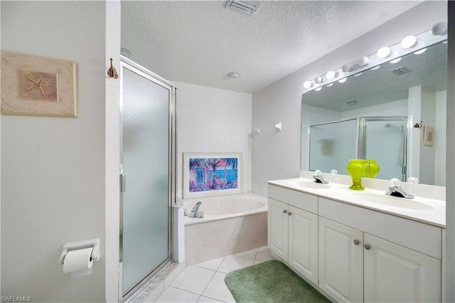 2555 Aspen Creek LN 102, Naples, FL 34119