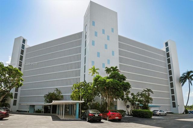 9101 E Bay Harbor Dr 404, Bay Harbor Islands, FL 33154