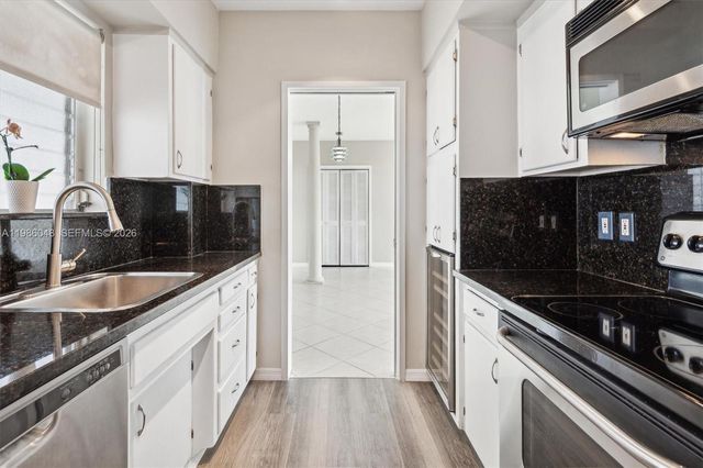 9101 E Bay Harbor Dr 404, Bay Harbor Islands, FL 33154