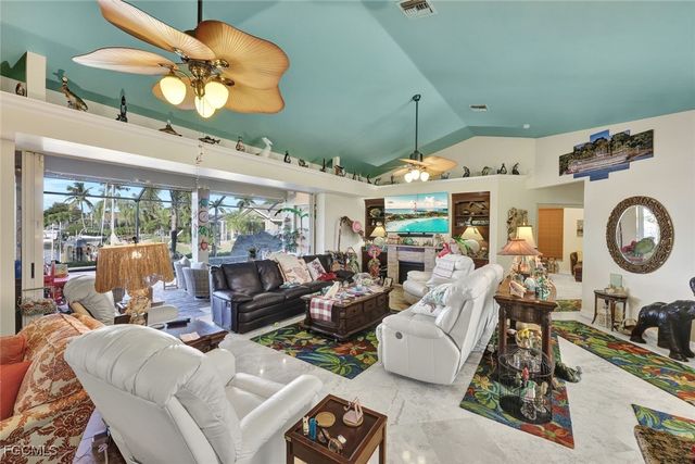 907 SW 51st TER, Cape Coral, FL 33914