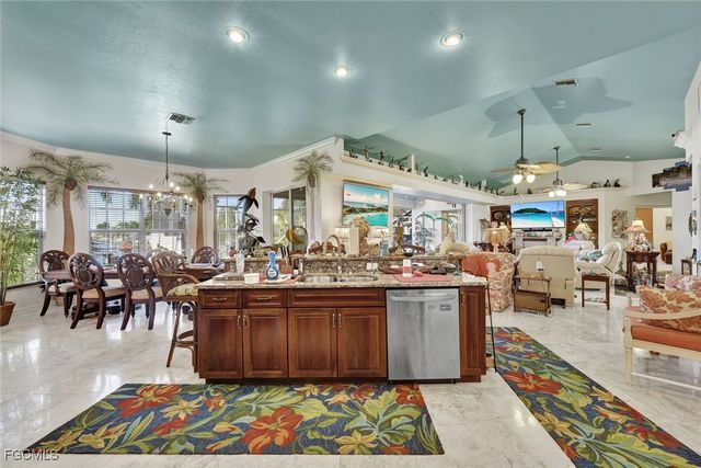 907 SW 51st TER, Cape Coral, FL 33914