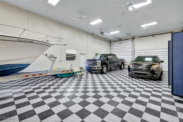 907 SW 51st TER, Cape Coral, FL 33914