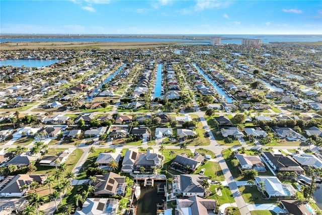 907 SW 51st TER, Cape Coral, FL 33914