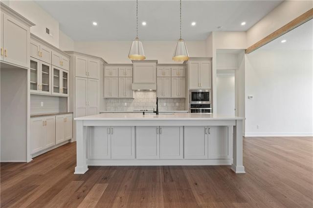 4225 NE Park Springs Drive, Lee's Summit, MO 64064