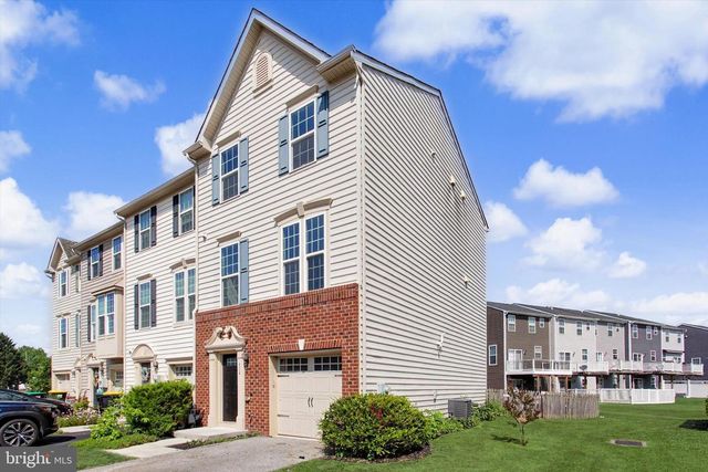 414 CHARLES AVE, Hanover, PA 17331