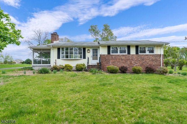 123 Lilac Dr, Clinton Twp., NJ 08801
