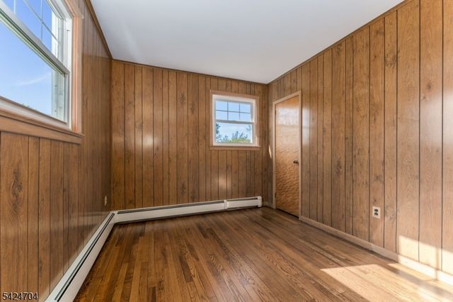 123 Lilac Dr, Clinton Twp., NJ 08801