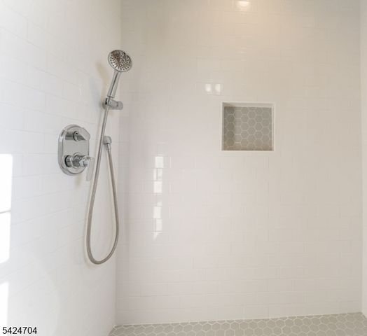 123 Lilac Dr, Clinton Twp., NJ 08801