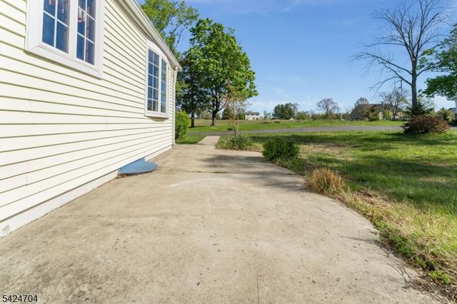 123 Lilac Dr, Clinton Twp., NJ 08801