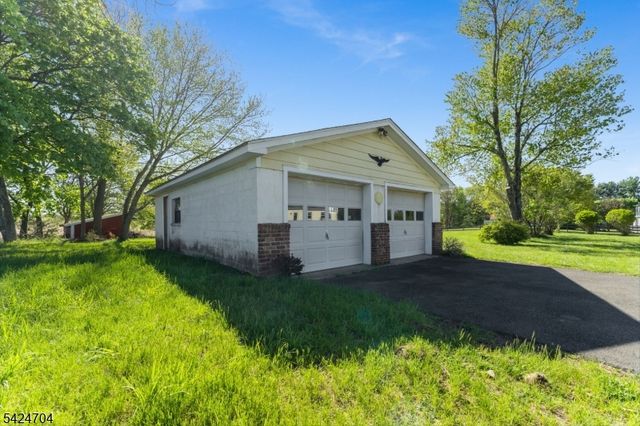 123 Lilac Dr, Clinton Twp., NJ 08801