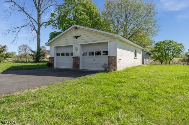 123 Lilac Dr, Clinton Twp., NJ 08801
