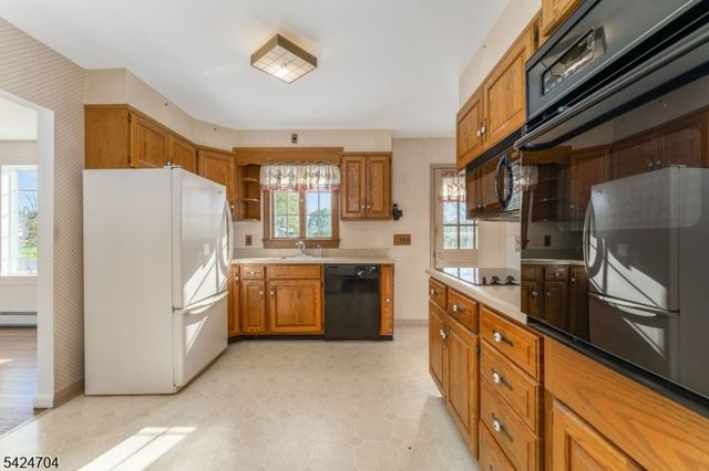 123 Lilac Dr, Clinton Twp., NJ 08801